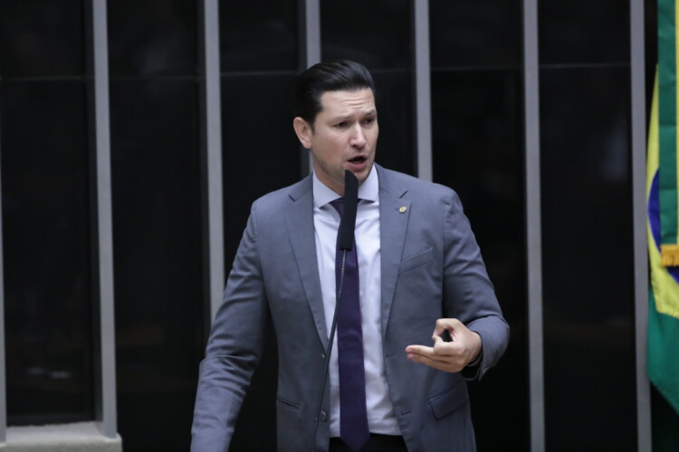 Câmara aprova projeto que autoriza entes públicos a vender direito de créditos a receber Câmara aprova projeto que autoriza entes públicos a vender direito de créditos a receber