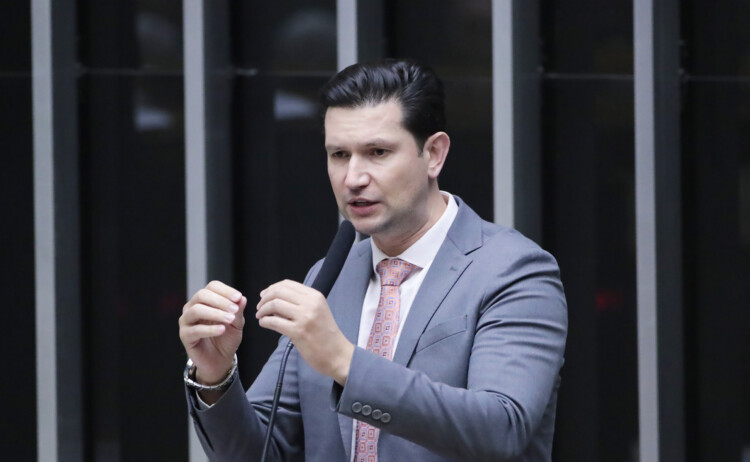 Oposição impõe 3 derrotas ao Governo Lula no Congresso Oposição impõe 3 derrotas ao Governo Lula no Congresso