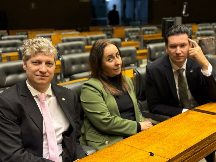 Oposição quer explicações sobre reuniões de Alexandre Silveira com executivos de empresa beneficiada por MP do setor elétrico Oposição quer explicações sobre reuniões de Alexandre Silveira com executivos de empresa beneficiada por MP do setor elétrico