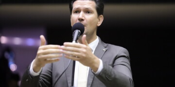 Com autoria de Julia Zanatta e relatoria de Gilson Marques, CCJ aprova projeto que permite audiências de custódia por videoconferência