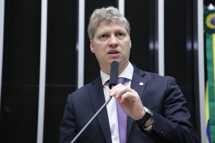 Houve direcionamento”, diz van Hatten, sobre megalicitação da Secom