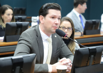 Recorde na Câmara: 30 segundos para leitura de 513 artigos sobre impostos