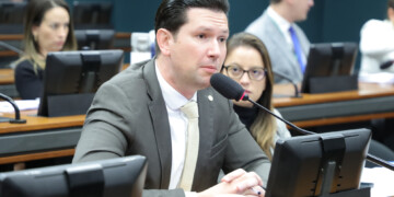 Recorde na Câmara: 30 segundos para leitura de 513 artigos sobre impostos