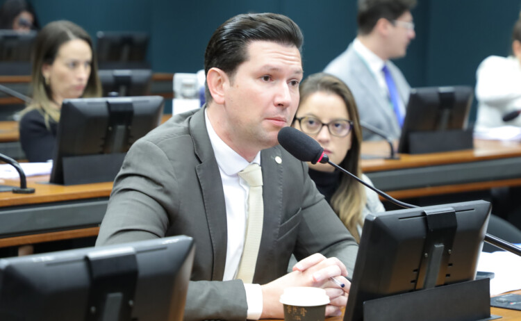 Recorde na Câmara: 30 segundos para leitura de 513 artigos sobre impostos