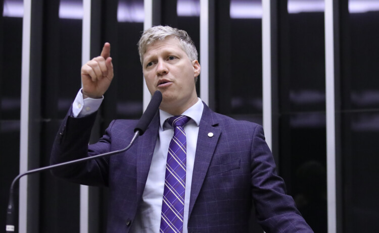 À CNN, relator da PEC do STF diz discordar de decisões unilaterais vindas da Corte À CNN, relator da PEC do STF diz discordar de decisões unilaterais vindas da Corte