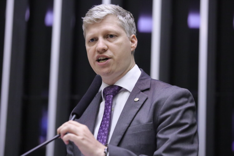 Advogados públicos e procuradores ganham R$ 1 bi em honorários em 2024 e Câmara quer fim de bônus Advogados públicos e procuradores ganham R$ 1 bi em honorários em 2024 e Câmara quer fim de bônus