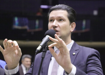 ‘Ilegal e nada razoável’: deputado condena ‘penduricalho’ além do teto pago a advogados da União