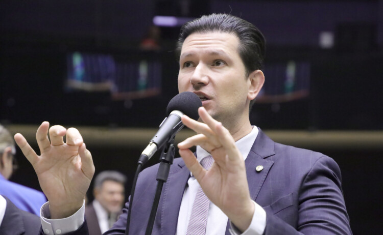 ‘Ilegal e nada razoável’: deputado condena ‘penduricalho’ além do teto pago a advogados da União