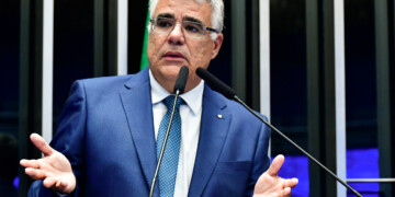 Oposição tenta reavivar “fora Moraes” após fim do primeiro turno