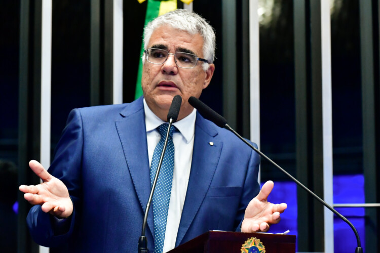 Oposição tenta reavivar “fora Moraes” após fim do primeiro turno