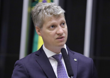 Van Hattem: Congresso não pode se intimidar às ofensivas do STF