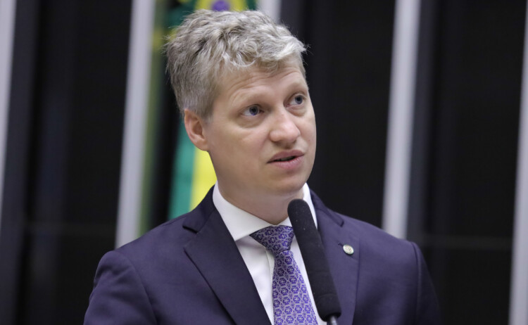 Van Hattem: Congresso não pode se intimidar às ofensivas do STF