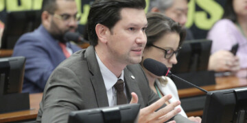 CCJ da Câmara aprova e manda ao Senado um dos projetos anti-STF