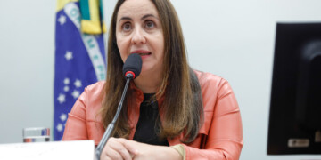 Adriana Ventura aponta que falta gestão no uso dos recursos para a educação