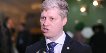 “Não cumprirei ordens ilegais”, diz Van Hattem sobre ausência em depoimento à PF