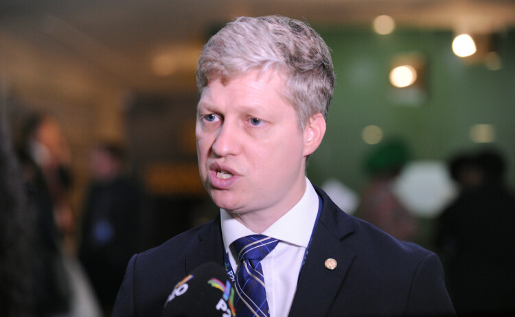 “Não cumprirei ordens ilegais”, diz Van Hattem sobre ausência em depoimento à PF