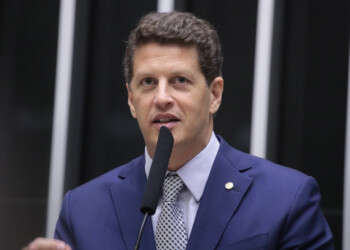 “Brasil cansou dessa palhaçada. Fora, Lula”, diz Salles sobre 8/1