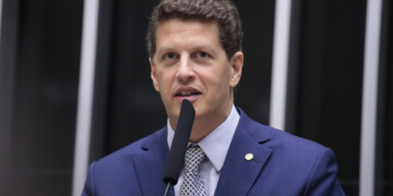 “Brasil cansou dessa palhaçada. Fora, Lula”, diz Salles sobre 8/1