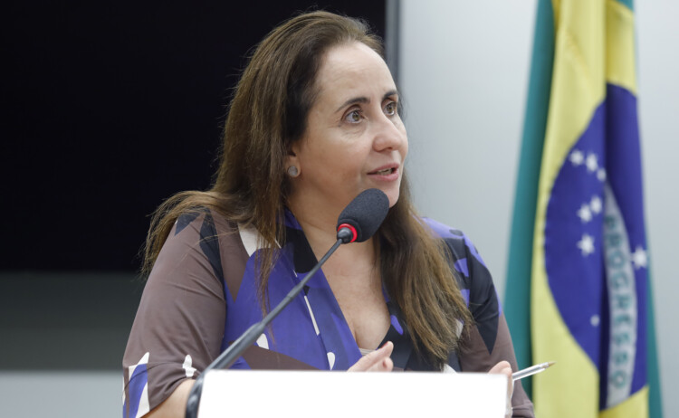 Comissão aprova prioridade em teleconsultas para paciente com câncer em caso de atraso na consulta presencial Comissão aprova prioridade em teleconsultas para paciente com câncer em caso de atraso na consulta presencial