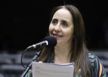 Deputada apresenta projeto que barra supersalários