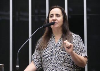 Deputada do NOVO quer proibir governo de contratar ONGs sem licitação para distribuir marmitas