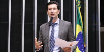 Deputado apresenta projeto para revogar monitoramento de Pix