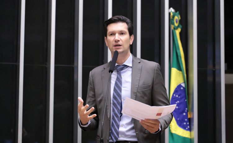 Deputado apresenta projeto para revogar monitoramento de Pix
