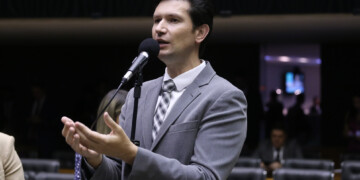 Gilson Marques quer prioridade para brasileiros em benefícios sociais