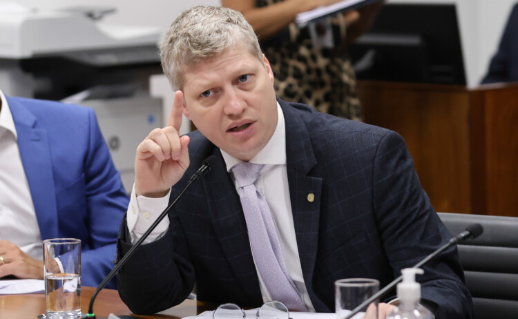 Marcel van Hattem comenta sobre candidatura à presidência da Câmara