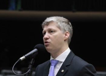 Quem mais põe fogo na floresta ´o PT’, diz Van Hattem, ao citar decordes de queimadas sob gestão de Marina Silva