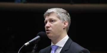 Quem mais põe fogo na floresta ´o PT’, diz Van Hattem, ao citar decordes de queimadas sob gestão de Marina Silva