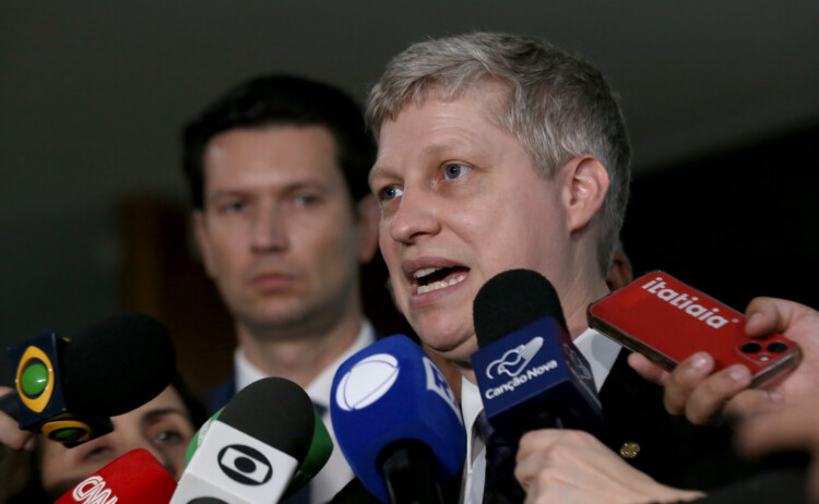 Van Hattem diz que os 31 votos que recebeu na Câmara foram “contra o sistema”