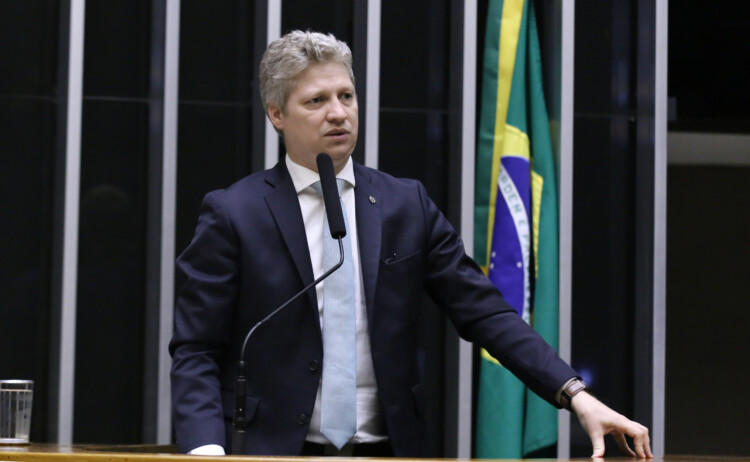 “É mentira que o dinheiro está chegando ao Rio Grande do Sul”, afirma Marcel van Hattem “É mentira que o dinheiro está chegando ao Rio Grande do Sul”, afirma Marcel van Hattem