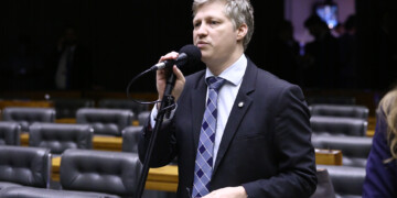“O PT não gosta de quem não depende deles, eles querem um povo dependente”, ressalta deputado Marcel van Hattem