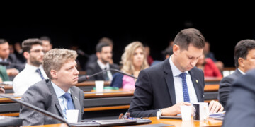 Projeto que limita poderes do TSE avança na CCJ da Câmara