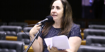 Adriana Ventura questiona: ‘cadê a grandeza do STF?’
