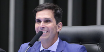 Deputado Luiz Lima agora é do NOVO