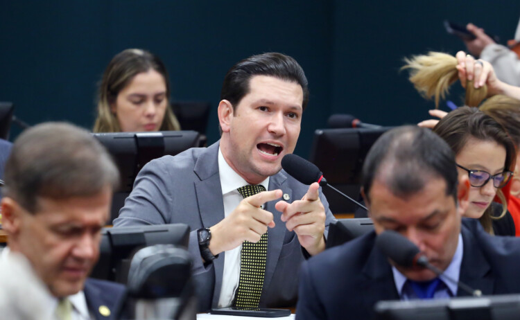 Marcel van Hattem assume a liderança do NOVO na Câmara