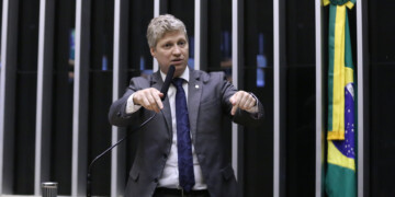 Marcel van Hattem: “Roubar de aposentados é hediondo”