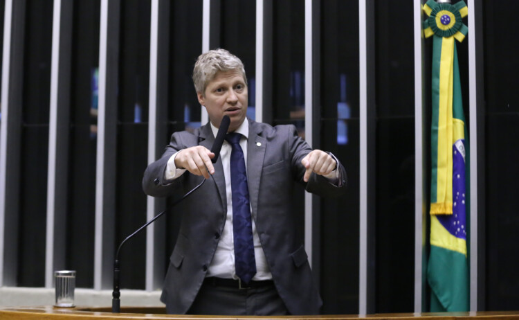 Marcel van Hattem: “Roubar de aposentados é hediondo” Marcel van Hattem: “Roubar de aposentados é hediondo”