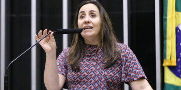 Marina Silva é convocada por Comissão da Câmara por participar do Acampamento Terra Livre