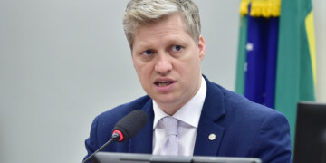 Novo apresenta projeto para barrar aumento de IOF anunciado por Haddad