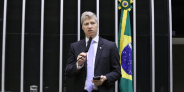 NOVO cobra Itamaraty por abandono de perseguidos por Maduro