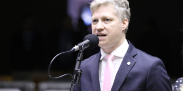 Van Hattem critica asilo a peruana: ‘Brasil dá guarida a uma criminosa’