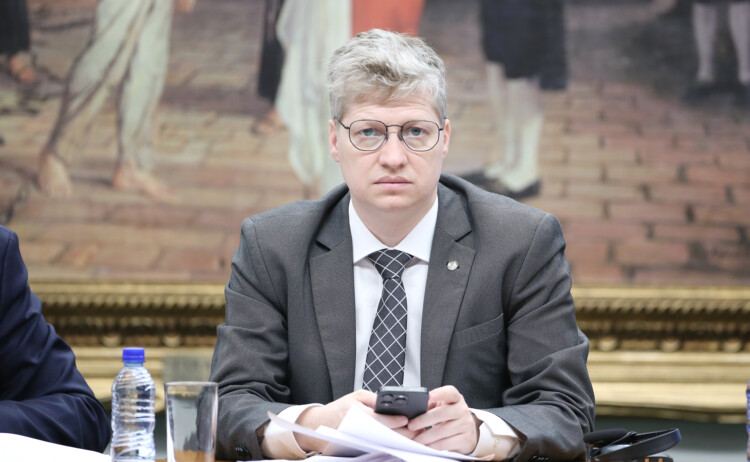 Apoio de Lula a Putin: Câmara Aprova Moção de Repúdio de Marcel van Hattem à Viagem do Presidente à Rússia Apoio de Lula a Putin: Câmara Aprova Moção de Repúdio de Marcel van Hattem à Viagem do Presidente à Rússia