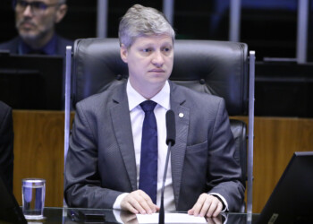 Marcel van Hattem defende liberdade de expressão e critica uso político do Brics