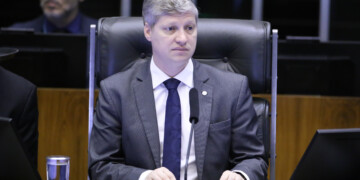 Marcel van Hattem defende liberdade de expressão e critica uso político do Brics