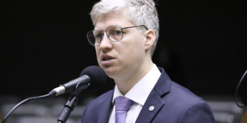 Partido Novo foi o único a se opor à lei usada na condenação de Léo Lins