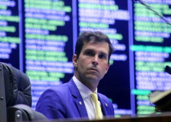 Deputado Luiz Lima aciona TCU após governo Lula renovar contratos com empresa proibida de contratar com o poder público