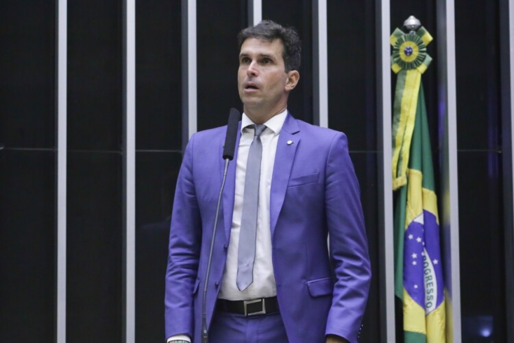 Deputado Luiz Lima aciona TCU após governo Lula renovar contratos com empresa proibida de contratar com o poder público Deputado Luiz Lima aciona TCU após governo Lula renovar contratos com empresa proibida de contratar com o poder público